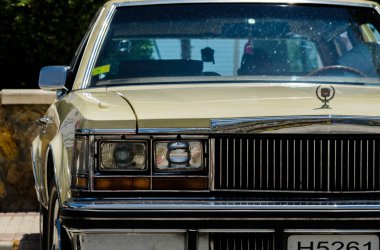 Torre Del Mar, İspanya - 3 Haziran 2018 eski antika arabalar bir sahil kasabası İspanya ziyaret turistler için verilen