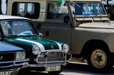 Torre Del Mar, İspanya - 3 Haziran 2018 eski antika arabalar bir sahil kasabası İspanya ziyaret turistler için verilen