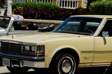 Torre Del Mar, İspanya - 3 Haziran 2018 eski antika arabalar bir sahil kasabası İspanya ziyaret turistler için verilen