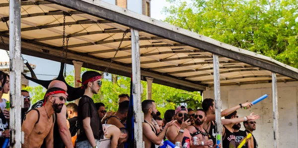 Torremolinos, İspanya - 2 Haziran 2018 Lgbt Mart eşitlik ve hoşgörü Andalucia bir kıyı kasabasında tanıtımı