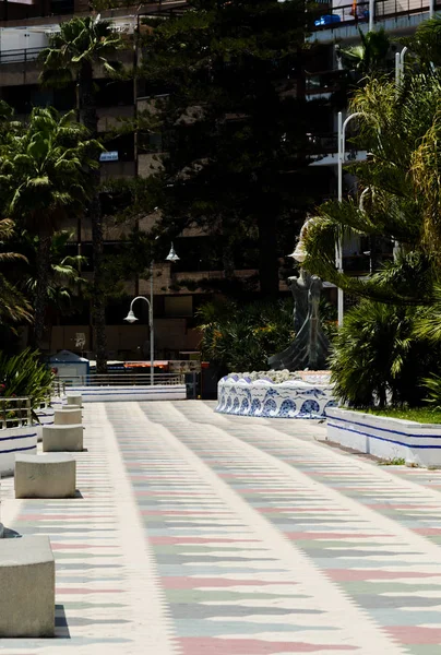 Almunecar, İspanya - 8 Haziran 2018 Akdeniz'de İspanya tarafından ünlü kıyı kenti peyzaj