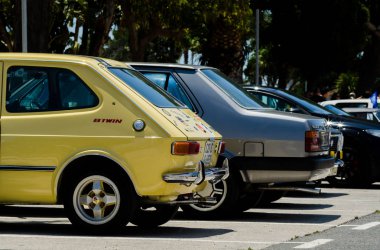 Torre Del Mar, İspanya - 3 Haziran 2018 eski antika arabalar bir sahil kasabası İspanya ziyaret turistler için verilen