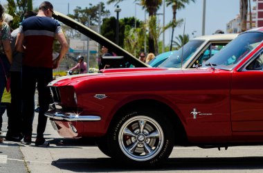 Torre Del Mar, İspanya - 3 Haziran 2018 eski antika arabalar bir sahil kasabası İspanya ziyaret turistler için verilen