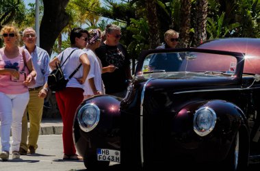 Torre Del Mar, İspanya - 3 Haziran 2018 eski antika arabalar bir sahil kasabası İspanya ziyaret turistler için verilen