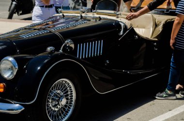 Torre Del Mar, İspanya - 3 Haziran 2018 eski antika arabalar bir sahil kasabası İspanya ziyaret turistler için verilen