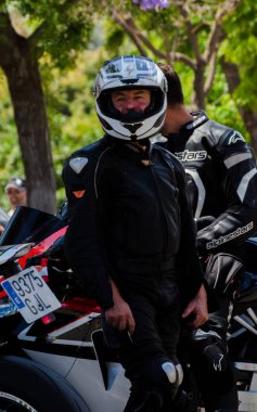 Nerja, İspanya - 10 Haziran 2018 insanlar ve motosiklet motosiklet ralli bir sahil İspanyol kasabasında