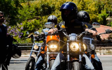 Nerja, İspanya - 10 Haziran 2018 insanlar ve motosiklet motosiklet ralli bir sahil İspanyol kasabasında