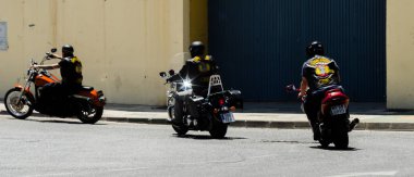 Nerja, İspanya - 10 Haziran 2018 insanlar ve motosiklet motosiklet ralli bir sahil İspanyol kasabasında