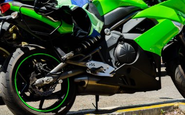 Nerja, İspanya - 10 Haziran 2018 insanlar ve motosiklet motosiklet ralli bir sahil İspanyol kasabasında