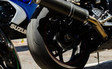 Nerja, İspanya - 10 Haziran 2018 insanlar ve motosiklet motosiklet ralli bir sahil İspanyol kasabasında