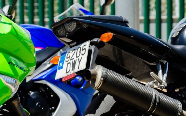 Nerja, İspanya - 10 Haziran 2018 insanlar ve motosiklet motosiklet ralli bir sahil İspanyol kasabasında