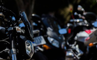 Nerja, İspanya - 10 Haziran 2018 insanlar ve motosiklet motosiklet ralli bir sahil İspanyol kasabasında