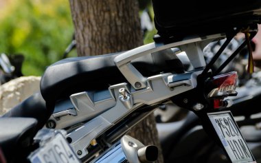 Nerja, İspanya - 10 Haziran 2018 insanlar ve motosiklet motosiklet ralli bir sahil İspanyol kasabasında