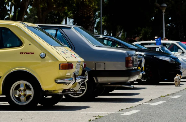 Torre Del Mar, İspanya - 3 Haziran 2018 eski antika arabalar bir sahil kasabası İspanya ziyaret turistler için verilen