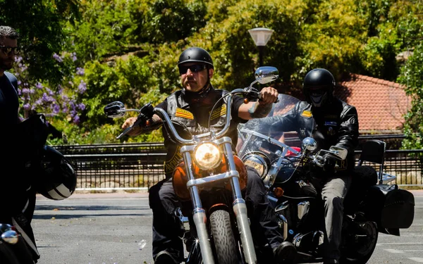 Nerja, İspanya - 10 Haziran 2018 insanlar ve motosiklet motosiklet ralli bir sahil İspanyol kasabasında