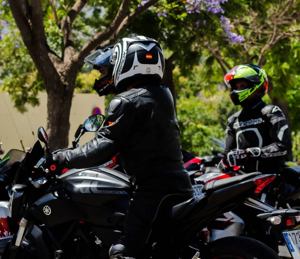 Nerja Espanha Junho 2018 Pessoas Bicicletas Rally Motocicleta Uma Cidade — Fotografia de Stock