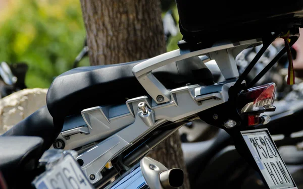 Nerja, İspanya - 10 Haziran 2018 insanlar ve motosiklet motosiklet ralli bir sahil İspanyol kasabasında