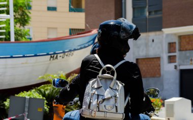 Nerja, İspanya - 10 Haziran 2018 insanlar ve motosiklet motosiklet ralli bir sahil İspanyol kasabasında