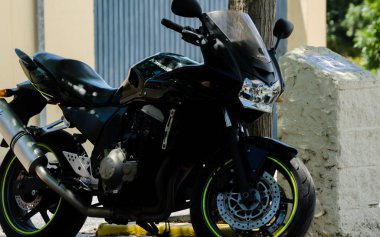 Nerja, İspanya - 10 Haziran 2018 insanlar ve motosiklet motosiklet ralli bir sahil İspanyol kasabasında