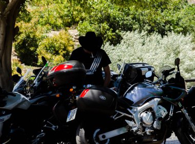 Nerja, İspanya - 10 Haziran 2018 insanlar ve motosiklet motosiklet ralli bir sahil İspanyol kasabasında