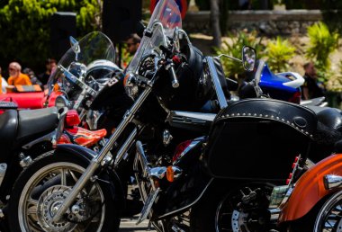 Nerja, İspanya - 10 Haziran 2018 insanlar ve motosiklet motosiklet ralli bir sahil İspanyol kasabasında