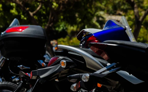 Nerja, İspanya - 10 Haziran 2018 insanlar ve motosiklet motosiklet ralli bir sahil İspanyol kasabasında