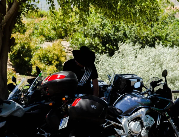 Нерха Іспанія Червня 2018 Людей Велосипеди Мотоциклі Ралі Приморському Містечку — стокове фото