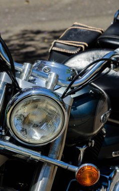 Nerja, İspanya - 10 Haziran 2018 insanlar ve motosiklet motosiklet ralli bir sahil İspanyol kasabasında