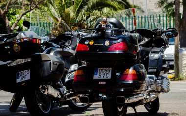 Nerja, İspanya - 10 Haziran 2018 insanlar ve motosiklet motosiklet ralli bir sahil İspanyol kasabasında