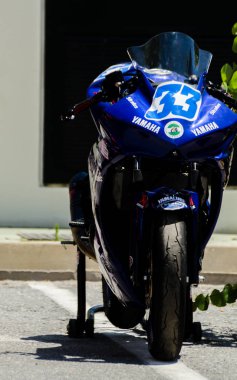 Nerja, İspanya - 10 Haziran 2018 insanlar ve motosiklet motosiklet ralli bir sahil İspanyol kasabasında