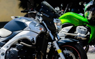 Nerja, İspanya - 10 Haziran 2018 insanlar ve motosiklet motosiklet ralli bir sahil İspanyol kasabasında