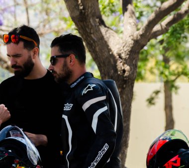 Nerja, İspanya - 10 Haziran 2018 insanlar ve motosiklet motosiklet ralli bir sahil İspanyol kasabasında