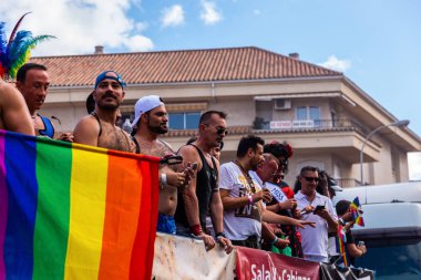 Torremolinos, İspanya - 2 Haziran 2018 Lgbt Mart eşitlik ve hoşgörü Andalucia bir kıyı kasabasında tanıtımı
