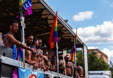 Torremolinos, İspanya - 2 Haziran 2018 Lgbt Mart eşitlik ve hoşgörü Andalucia bir kıyı kasabasında tanıtımı
