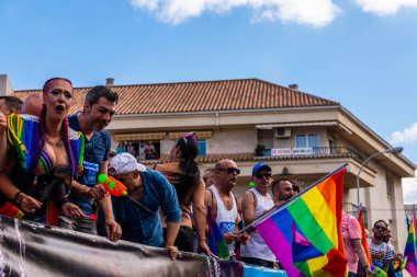 Torremolinos, İspanya - 2 Haziran 2018 Lgbt Mart eşitlik ve hoşgörü Andalucia bir kıyı kasabasında tanıtımı
