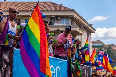 Torremolinos, İspanya - 2 Haziran 2018 Lgbt Mart eşitlik ve hoşgörü Andalucia bir kıyı kasabasında tanıtımı