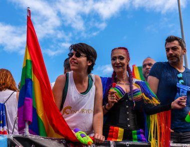 Torremolinos, İspanya - 2 Haziran 2018 Lgbt Mart eşitlik ve hoşgörü Andalucia bir kıyı kasabasında tanıtımı