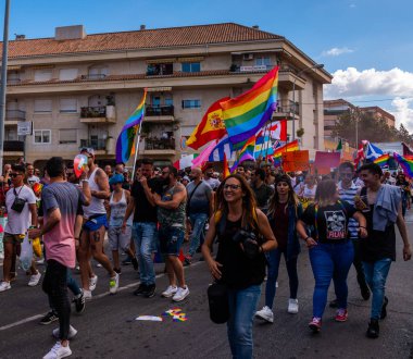 Torremolinos, İspanya - 2 Haziran 2018 Lgbt Mart eşitlik ve hoşgörü Andalucia bir kıyı kasabasında tanıtımı