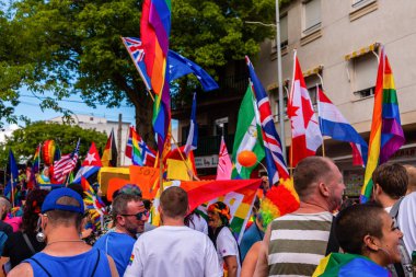 Torremolinos, İspanya - 2 Haziran 2018 Lgbt Mart eşitlik ve hoşgörü Andalucia bir kıyı kasabasında tanıtımı
