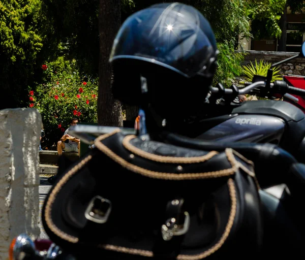 Nerja, İspanya - 10 Haziran 2018 insanlar ve motosiklet motosiklet ralli bir sahil İspanyol kasabasında