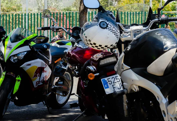 Нерха Іспанія Червня 2018 Людей Велосипеди Мотоциклі Ралі Приморському Містечку — стокове фото
