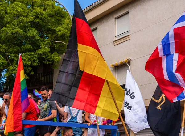Torremolinos, İspanya - 2 Haziran 2018 Lgbt Mart eşitlik ve hoşgörü Andalucia bir kıyı kasabasında tanıtımı