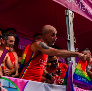 Torremolinos, İspanya - 2 Haziran 2018 Lgbt Mart eşitlik ve hoşgörü Andalucia bir kıyı kasabasında tanıtımı