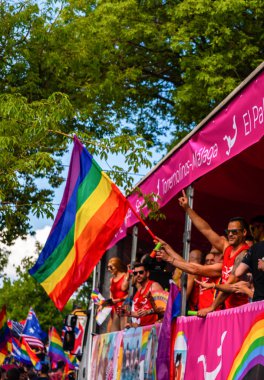 Torremolinos, İspanya - 2 Haziran 2018 Lgbt Mart eşitlik ve hoşgörü Andalucia bir kıyı kasabasında tanıtımı