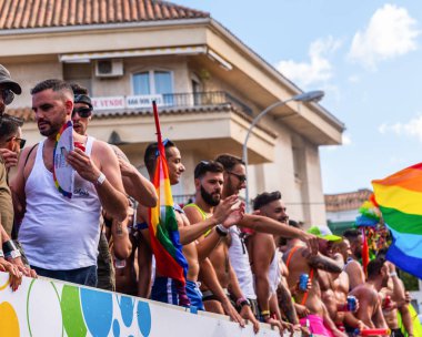 Torremolinos, İspanya - 2 Haziran 2018 Lgbt Mart eşitlik ve hoşgörü Andalucia bir kıyı kasabasında tanıtımı