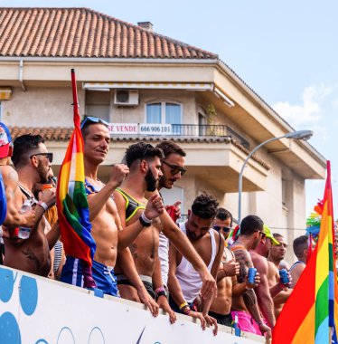 Torremolinos, İspanya - 2 Haziran 2018 Lgbt Mart eşitlik ve hoşgörü Andalucia bir kıyı kasabasında tanıtımı