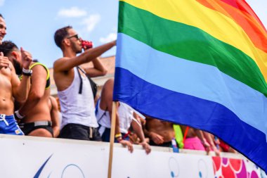 Torremolinos, İspanya - 2 Haziran 2018 Lgbt Mart eşitlik ve hoşgörü Andalucia bir kıyı kasabasında tanıtımı