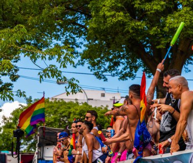 Torremolinos, İspanya - 2 Haziran 2018 Lgbt Mart eşitlik ve hoşgörü Andalucia bir kıyı kasabasında tanıtımı