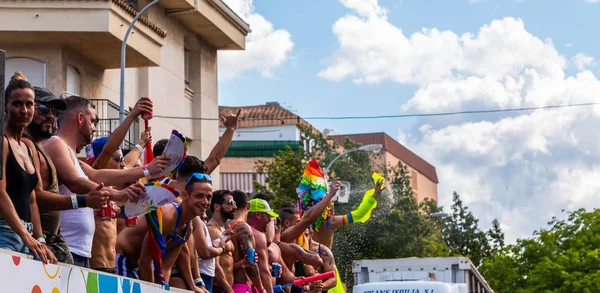 Torremolinos, İspanya - 2 Haziran 2018 Lgbt Mart eşitlik ve hoşgörü Andalucia bir kıyı kasabasında tanıtımı