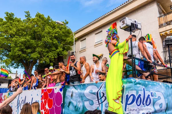 Torremolinos, İspanya - 2 Haziran 2018 Lgbt Mart eşitlik ve hoşgörü Andalucia bir kıyı kasabasında tanıtımı